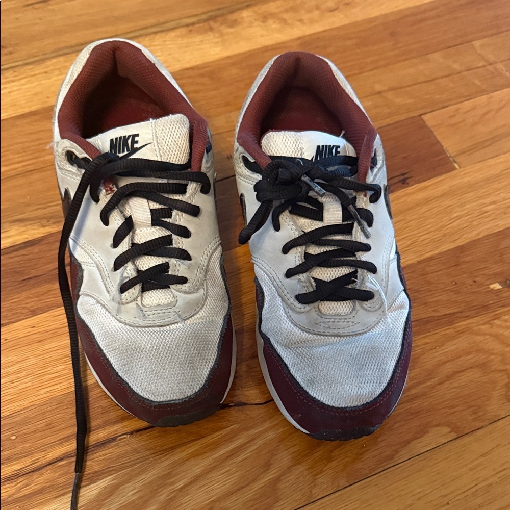 Nike kids Sneakers in White, Maroon & Black